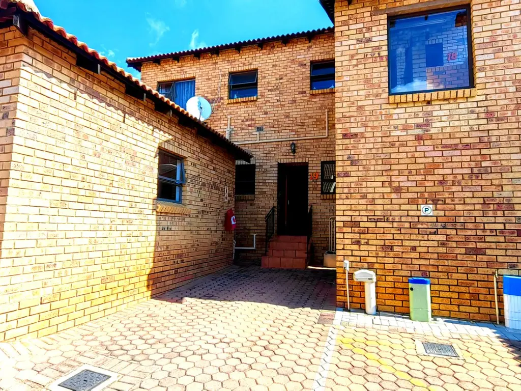 Property main image