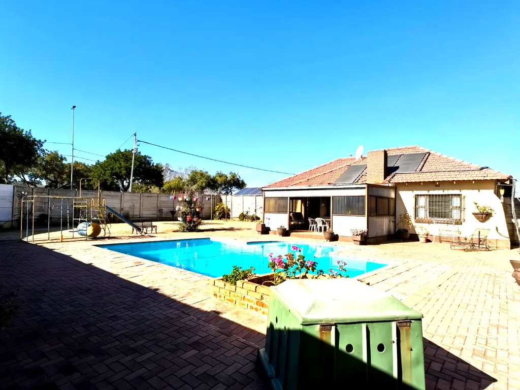 Property main image